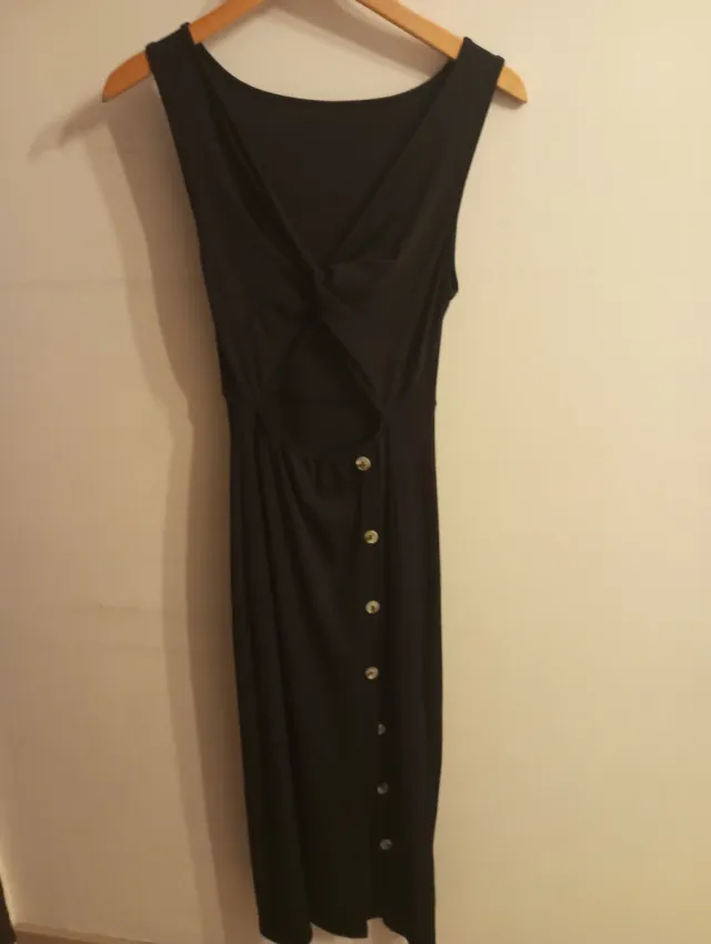 Vestido midi negro cut-out