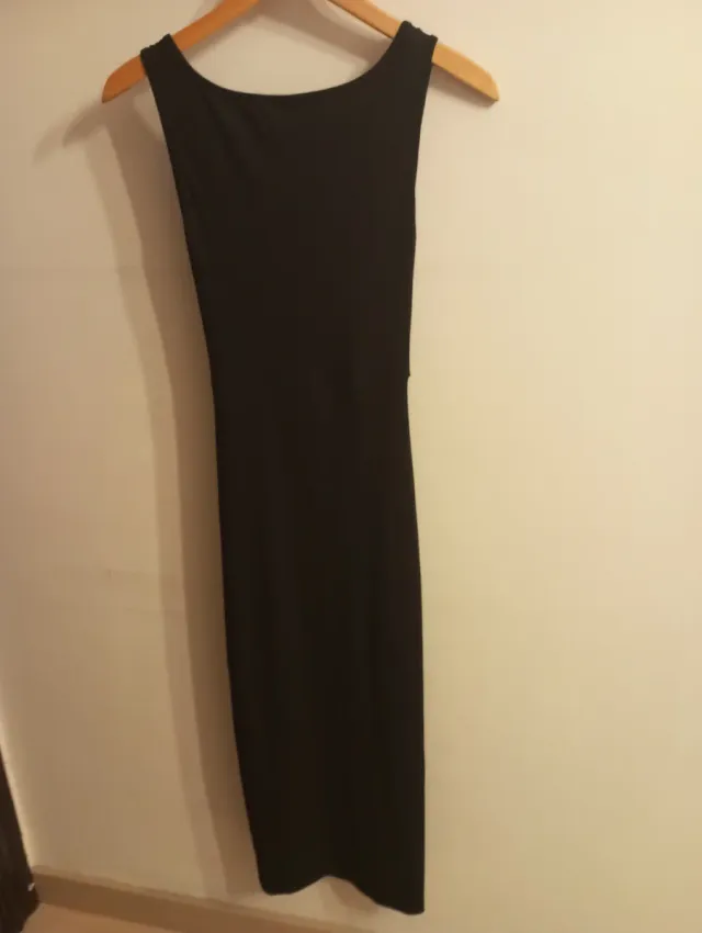 Vestido midi negro cut-out