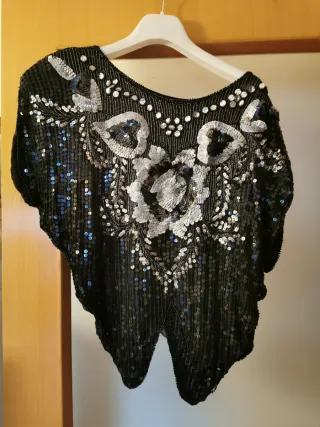 Top pedrería y lentejuelas negro/plata