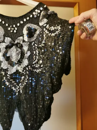 Top pedrería y lentejuelas negro/plata