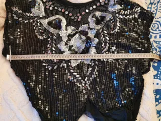 Top pedrería y lentejuelas negro/plata