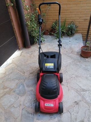 Cortacésped Eléctrico Rojo y Negro