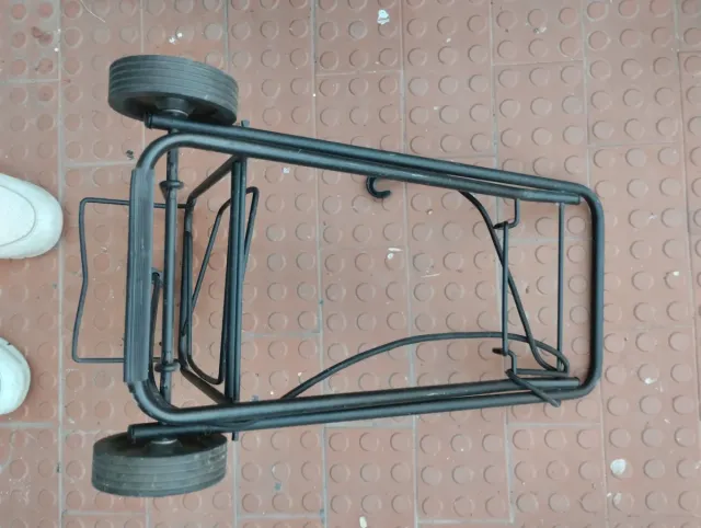 Carrinho dobrável para bagagem. 25 €