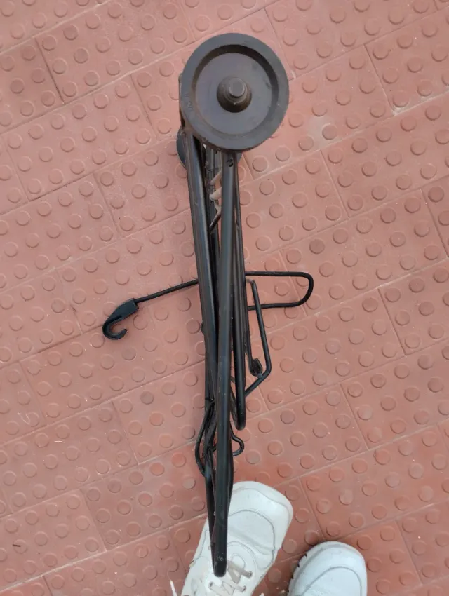 Carrinho dobrável para bagagem. 25 €