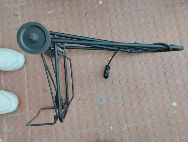 Carrinho dobrável para bagagem. 25 €