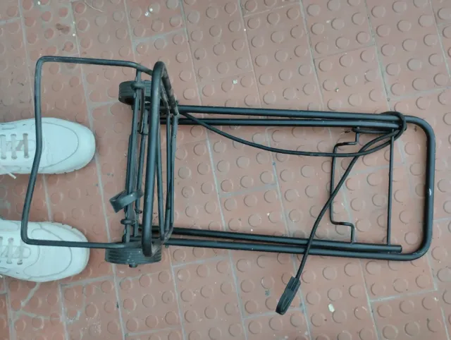 Carrinho dobrável para bagagem. 25 €