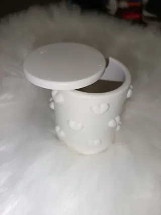 Barattolo in gesso ceramico con cuori