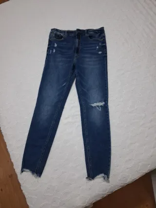 Pantalón vaquero Stradivarius talle alto