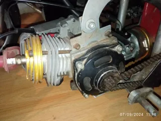 Mínimoto de carreras roja y amarilla