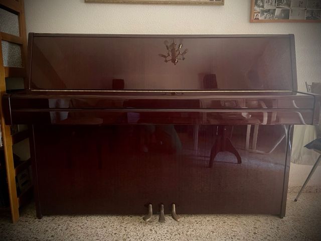 Piano de pared Yamaha 108cm