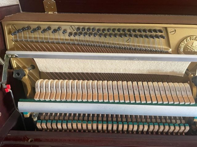 Piano de pared Yamaha 108cm