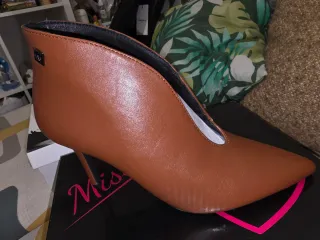 Botas Mostaza y Marron 100% NUEVAS 25€ CADA UNA