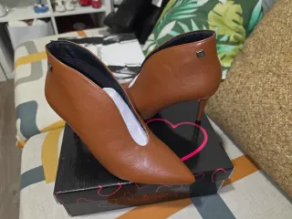 Botas Mostaza y Marron 100% NUEVAS 25€ CADA UNA
