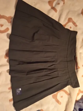 Falda Bershka negra plisada