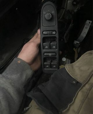 Botónera Elevalunas Coche