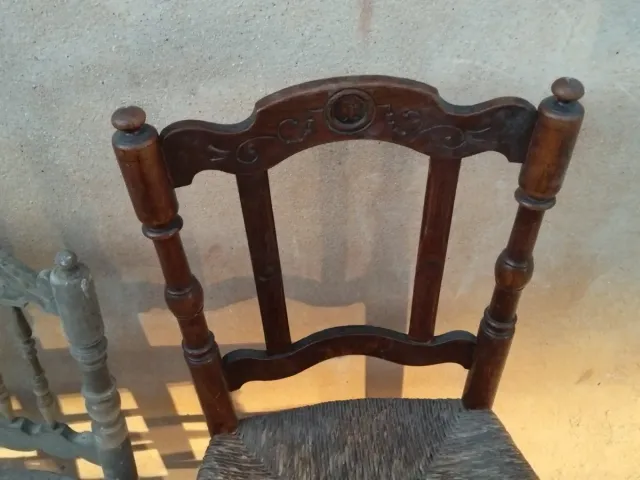 Due vecchie sedie in legno