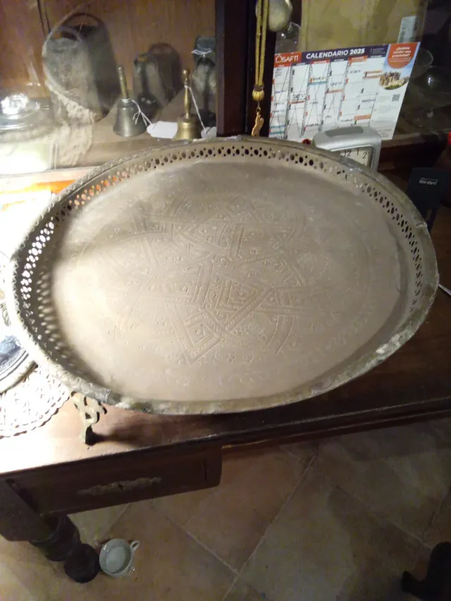 Bandeja de bronce antigua