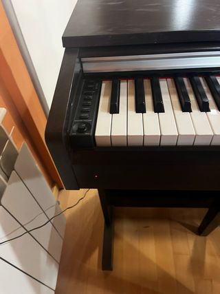 Piano Yamaha Arius YDP-161 + Banqueta