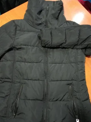 Cazadora negra acolchada