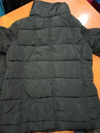 Cazadora negra acolchada