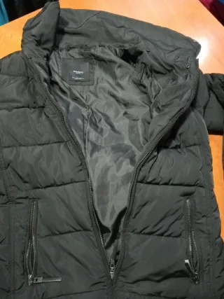 Cazadora negra acolchada