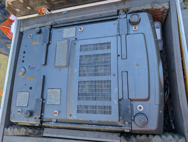 Proyector profesional Sanyo PLC-XF46 a reparar