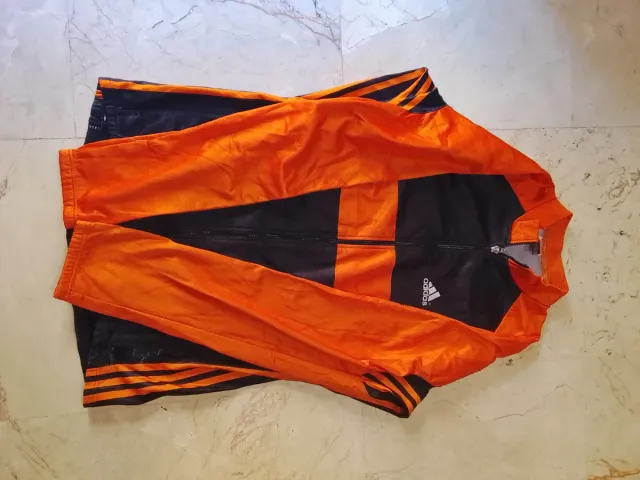 Chaqueta Adidas Naranja y Negra
