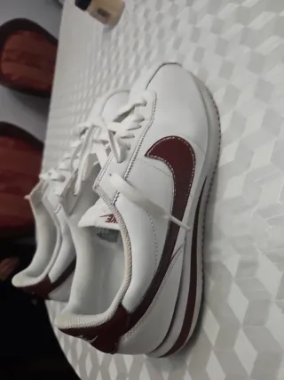 Zapatillas Nike Blancas y Rojas