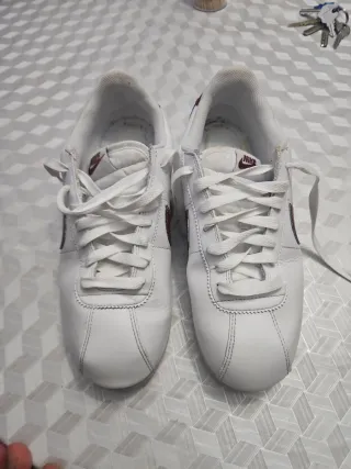 Zapatillas Nike Blancas y Rojas