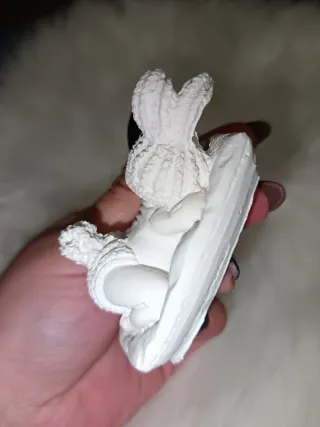 Bimbo dormiente in gesso ceramico