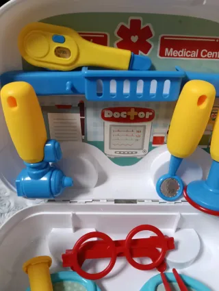 Maletín médico de juguete