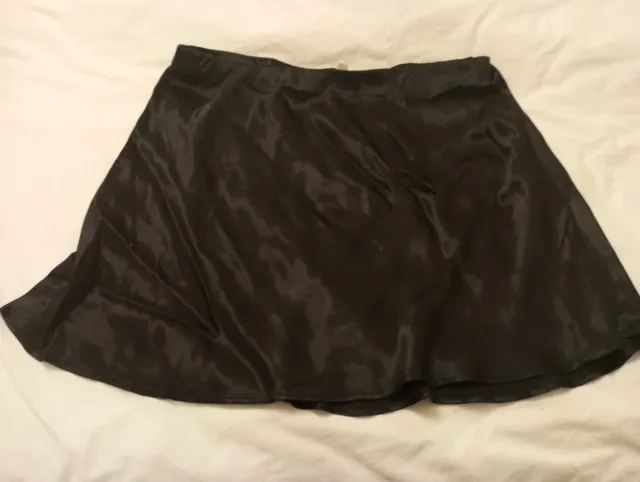 Falda lencera corta negra