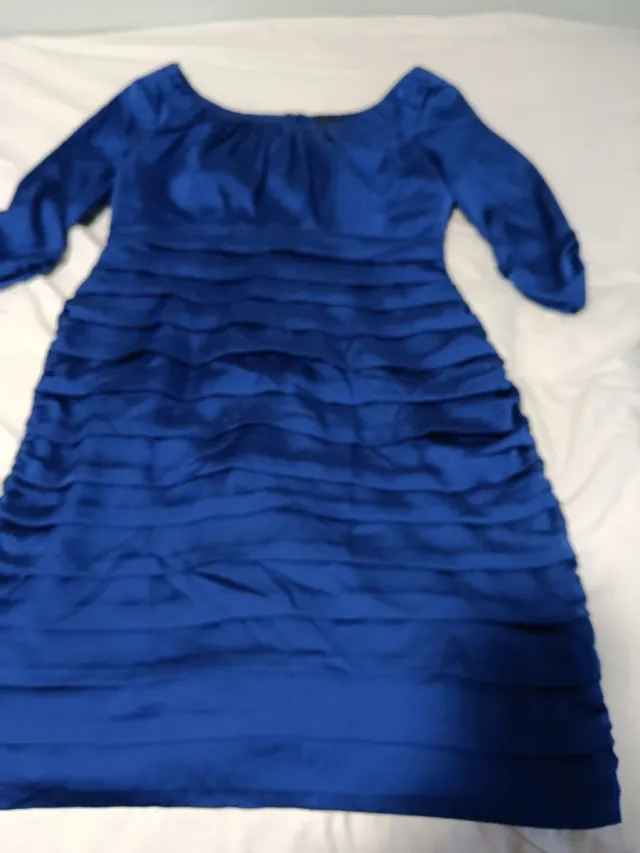 Vestido azul raso cuello barco