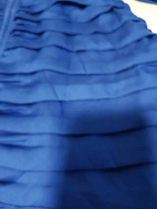 Vestido azul raso cuello barco