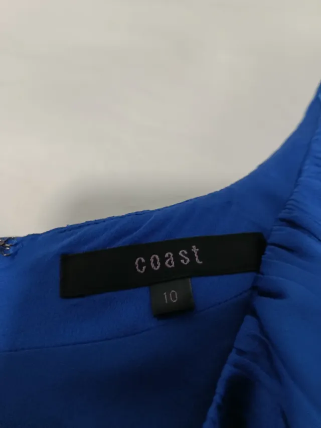 Vestido azul raso cuello barco