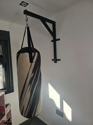Saco de boxeo con soporte de pared
