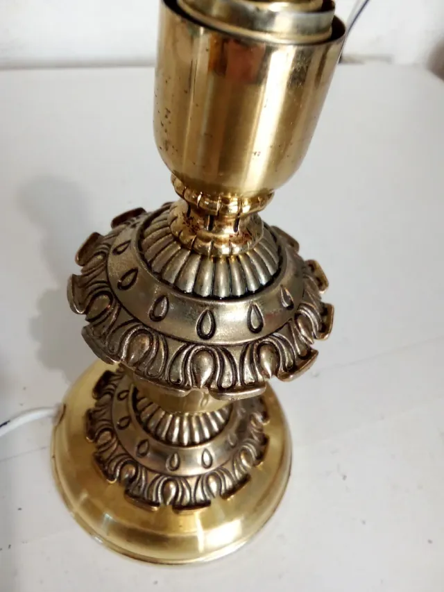 Lampada in ottone con lampadina LED