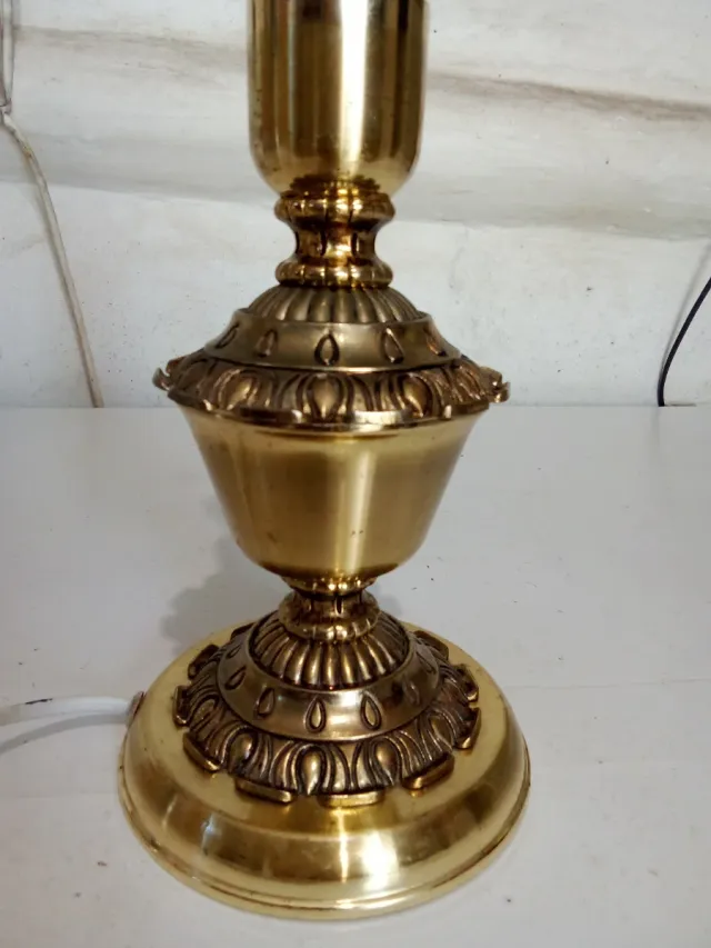 Lampada in ottone con lampadina LED