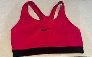 Top deportivo Nike fucsia y negro