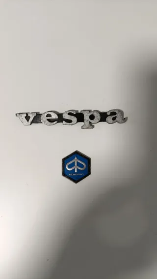 Insignias Vespa y Piaggio