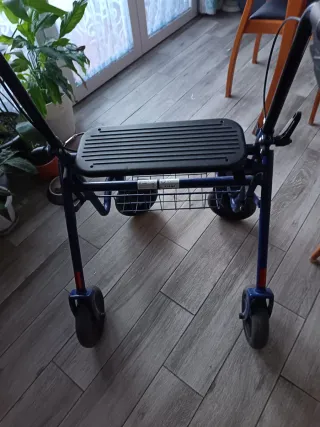 Andador para Adultos con asiento rueda giratoria a