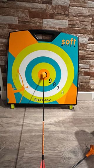 Diana Tiro con Arco Geologic