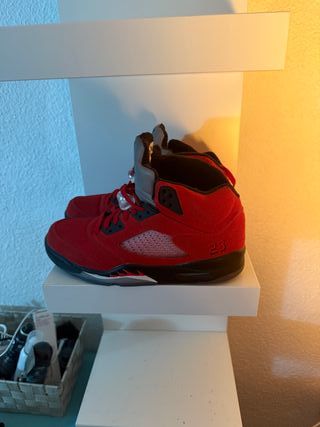 Jordan 5 Rojo y Negro