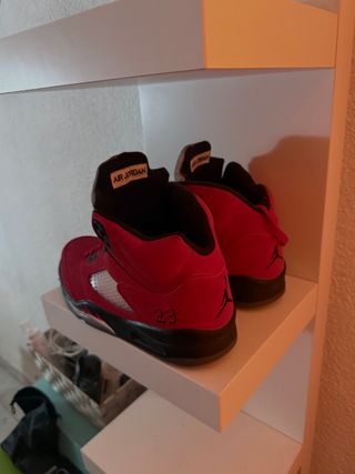 Jordan 5 Rojo y Negro