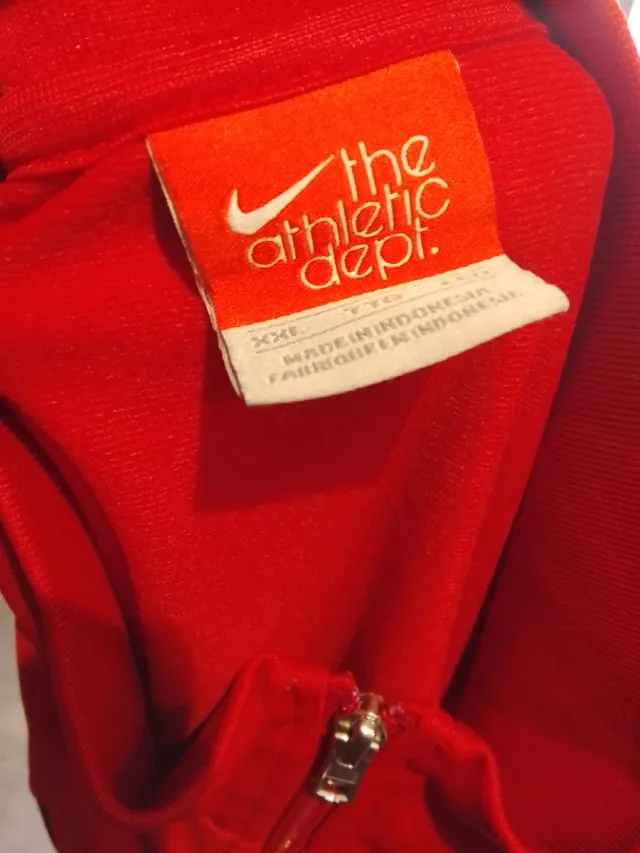 Chaqueta Nike Roja con Rayas