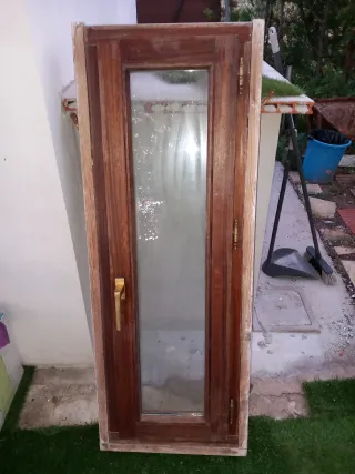 Ventana de madera con cristal
