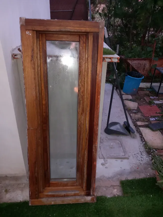 Ventana de madera con cristal