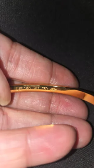 Pulsera tipo Cartier bañado en Oro con Tornillo