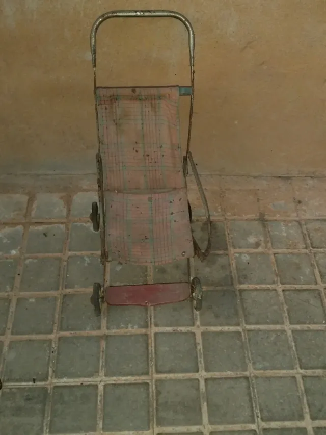 Carrito de muñecas antiguo