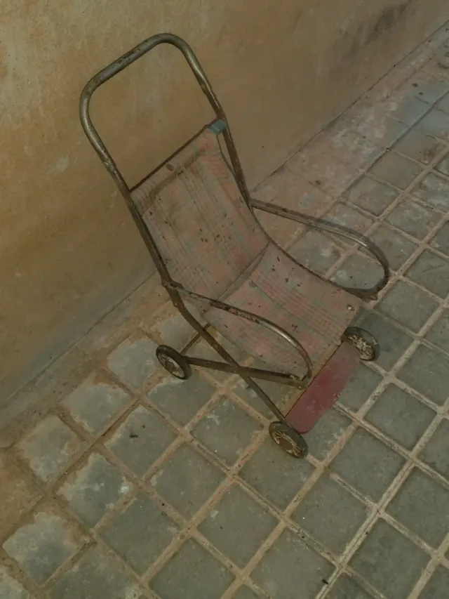 Carrito de muñecas antiguo